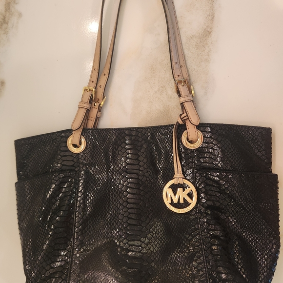 Michael Kors black Jet set tote - Picture 2 of 16